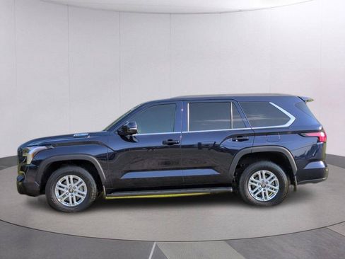 Used 2025 Toyota Sequoia SR5 AWD/4WD image 2