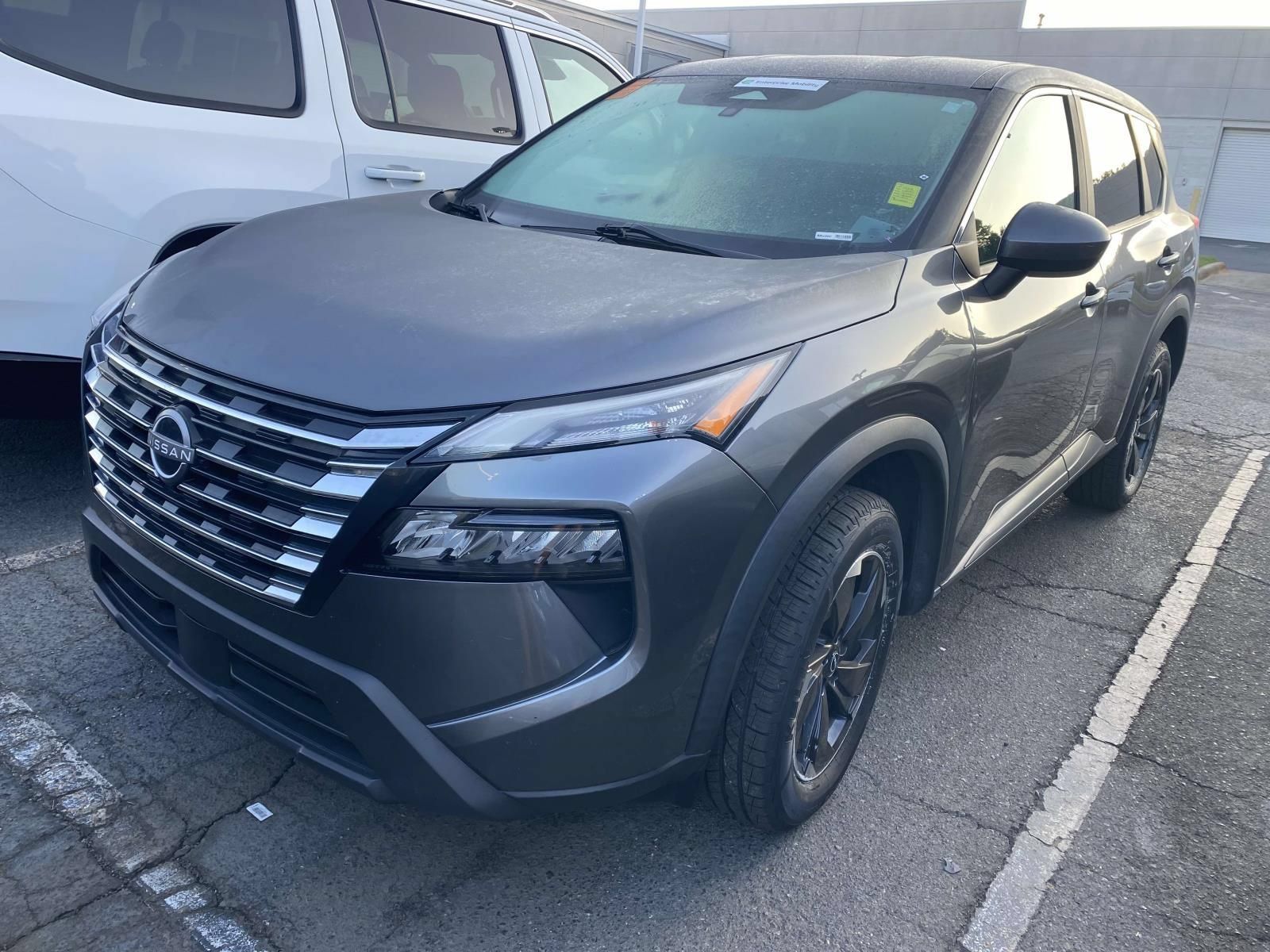Used 2024 Nissan Rogue SV FWD image 3
