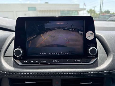 Used 2024 Nissan Rogue SV FWD image 25