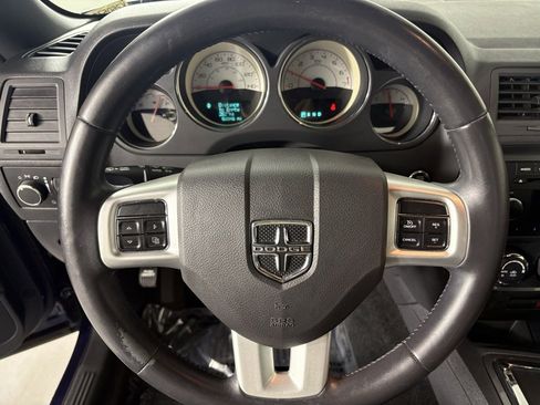Used 2014 Dodge Challenger SXT image 19