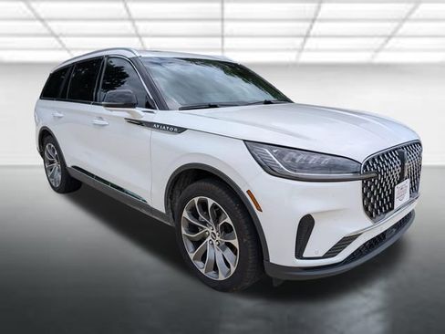 Used 2025 Lincoln Aviator Reserve AWD/4WD image 1