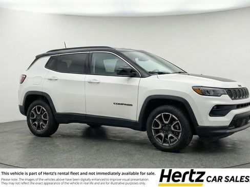 Used 2025 Jeep Compass Trailhawk AWD/4WD image 1