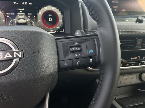 Used 2026 Nissan Rogue SL FWD image 32