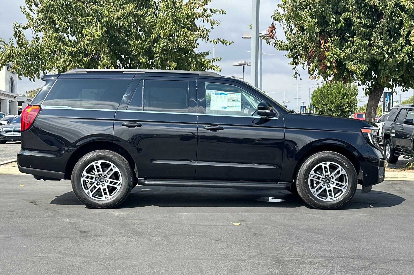 New 2025 Ford Expedition Active AWD/4WD image 3