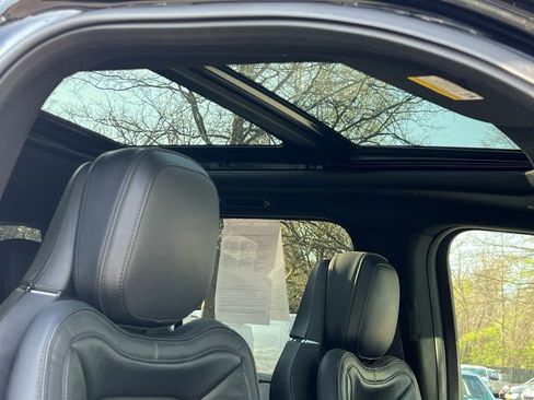 Used 2019 Lincoln Navigator Reserve image 12
