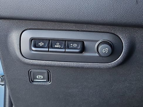 Used 2024 GMC Terrain Denali image 23