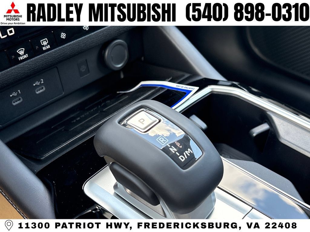 New 2026 Mitsubishi Outlander LE AWD/4WD image 10