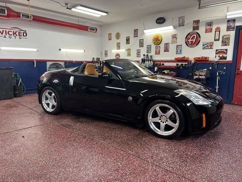 Used 2004 Nissan 350Z Touring image 4
