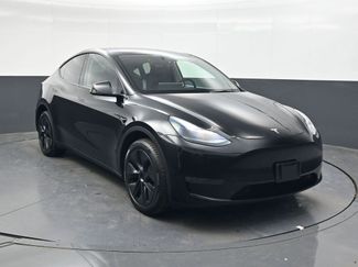 Used 2025 Tesla Model Y Long Range video 2
