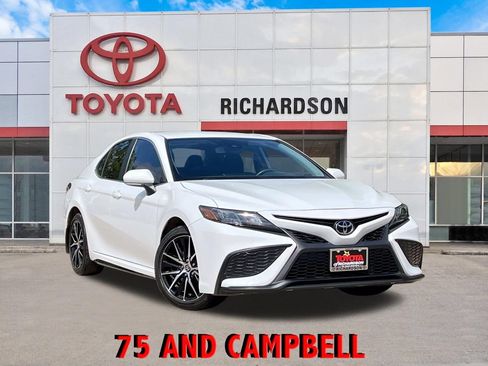 Used 2024 Toyota Camry SE FWD image 1