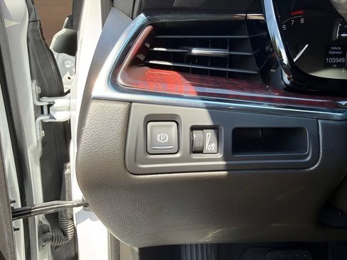 Used 2019 Cadillac XT5 Premium Luxury w/ Driver Assist Package AWD/4WD image 23