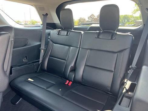 Used 2021 Ford Explorer Limited w/ Equipment Group 301A AWD/4WD image 7