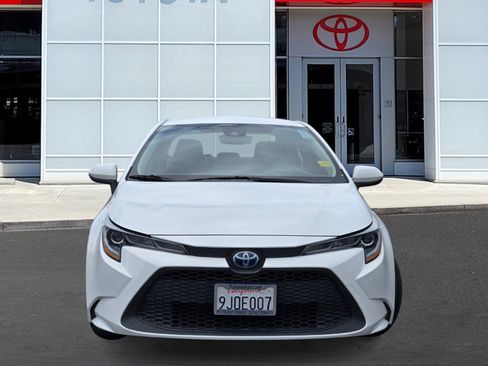 Used 2022 Toyota Corolla LE FWD image 2