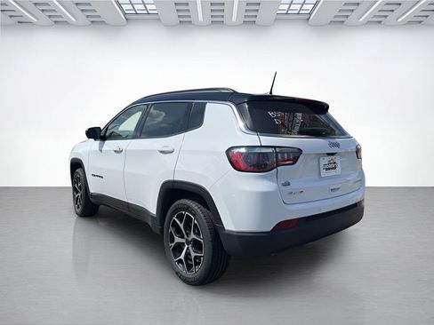 Used 2025 Jeep Compass Limited AWD/4WD image 5