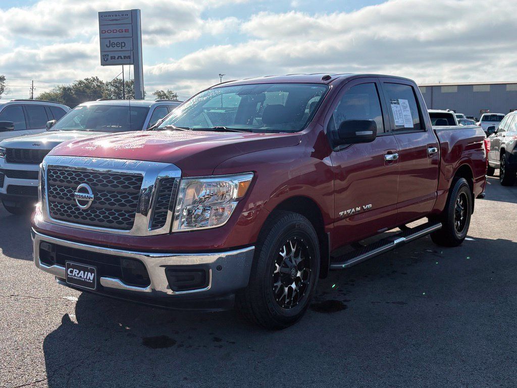 Used 2018 Nissan Titan SV w/ SV Convenience Package RWD image 3