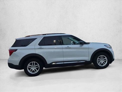 Used 2025 Ford Explorer Active RWD image 4