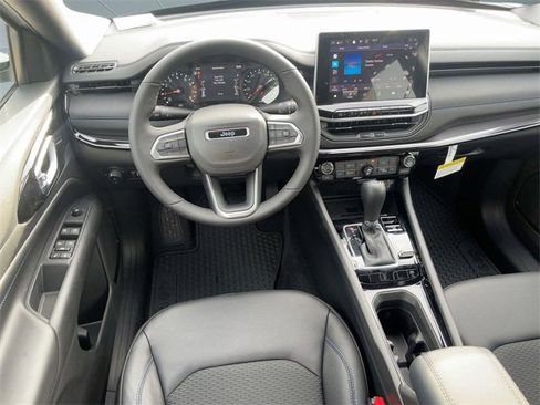 New 2026 Jeep Compass Latitude image 26