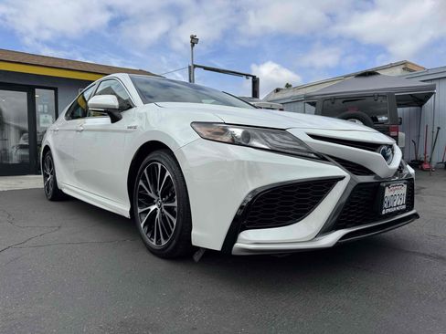 Used 2021 Toyota Camry XSE w/ Navigation Upgrade Package FWD image 3