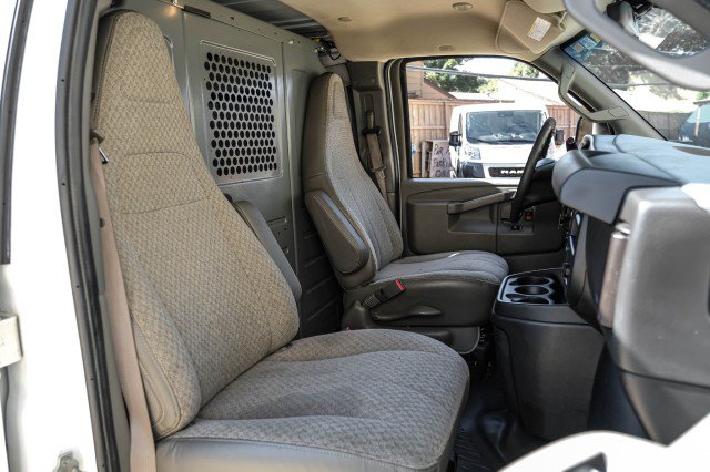 Used 2020 Chevrolet Express 3500 w/ Driver Convenience Package RWD image 24