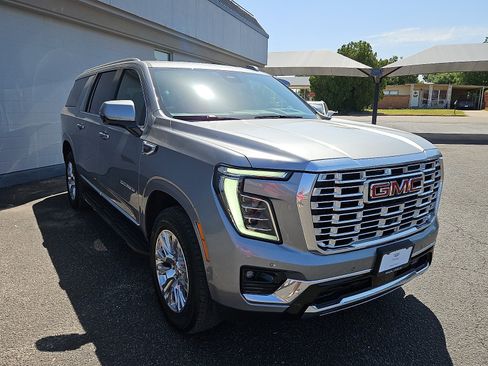 Used 2025 GMC Yukon XL Denali AWD/4WD image 5