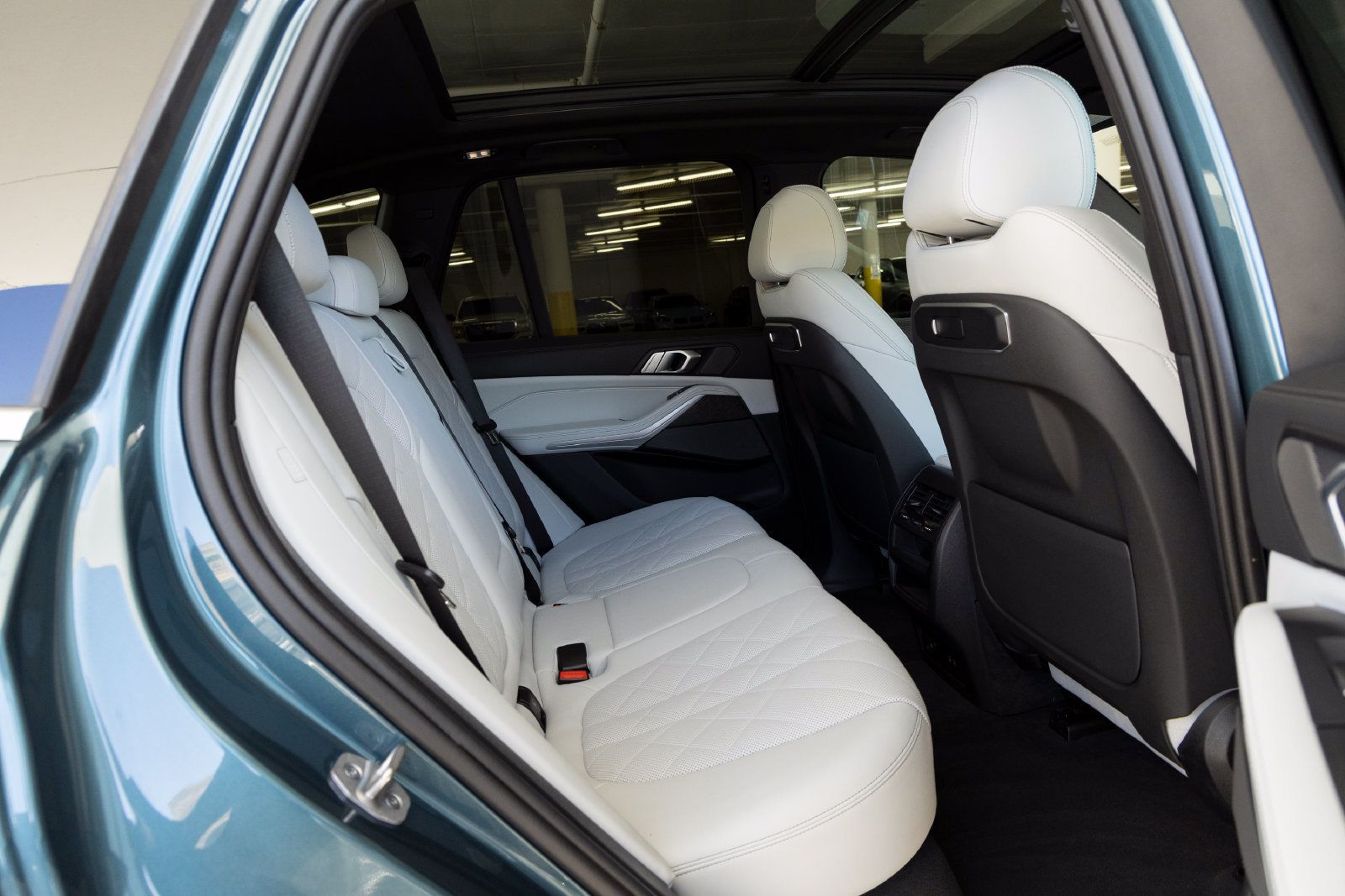 Certified 2024 BMW X5 sDrive40i w/ Premium Package RWD image 24