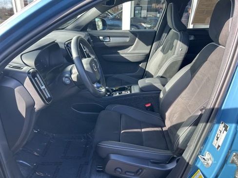 Certified 2025 Volvo XC40 B5 Plus image 16