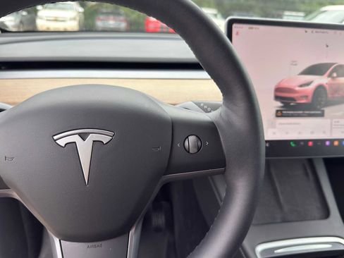 Used 2022 Tesla Model Y Long Range AWD/4WD image 14