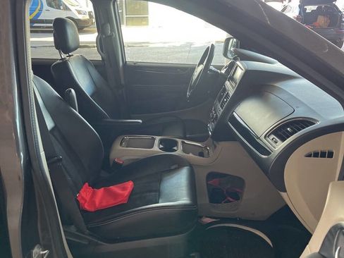 Used 2019 Dodge Grand Caravan SXT image 14