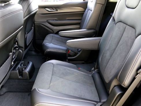 New 2025 Jeep Grand Cherokee L Laredo image 18