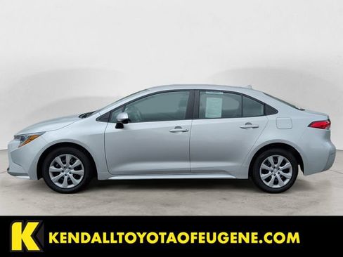 Used 2025 Toyota Corolla LE FWD image 2