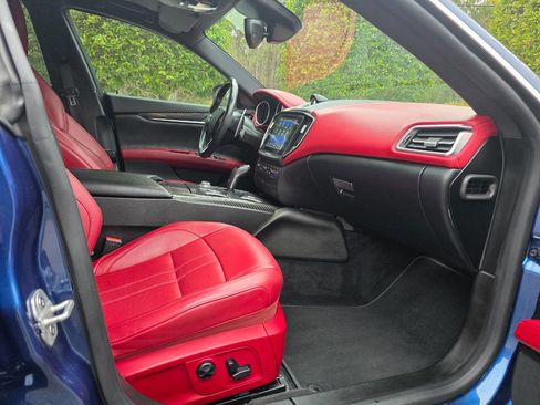 Used 2020 Maserati Ghibli S GranSport image 37