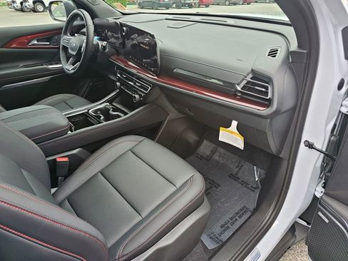 New 2026 Chevrolet Traverse Z71 w/ Enhanced Driving Package AWD/4WD image 10