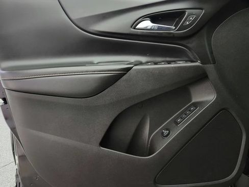 Used 2020 Chevrolet Equinox LT w/ LPO, Floor Liner Package FWD image 22