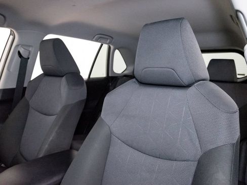 Used 2025 Toyota RAV4 XLE AWD/4WD image 11