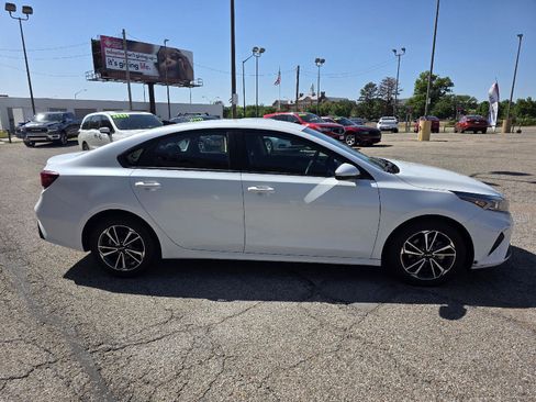 Used 2022 Kia Forte LXS FWD image 4
