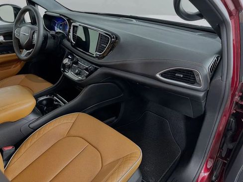 Used 2023 Chrysler Pacifica Pinnacle image 34