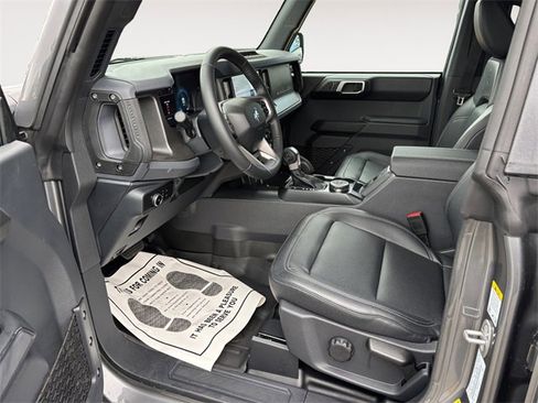 New 2025 Ford Bronco Badlands image 9