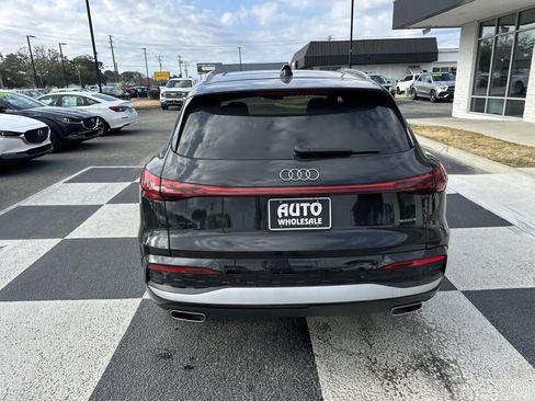 Used 2025 Audi Q5 Premium w/ Convenience Package image 4