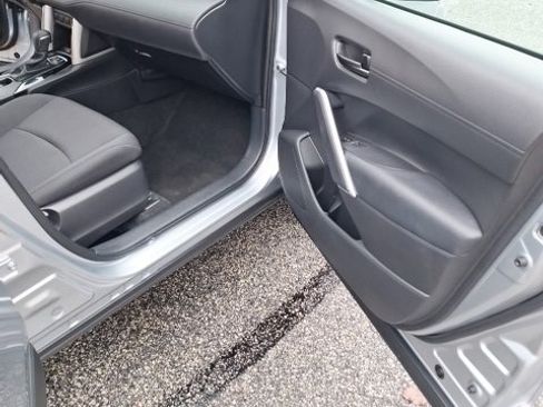 Used 2024 Toyota Corolla Cross LE image 12