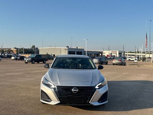 Certified 2025 Nissan Altima 2.5 SV FWD image 5