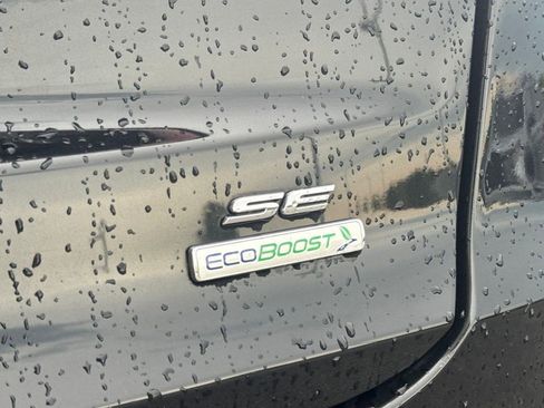 Used 2020 Ford Fusion SE FWD image 5
