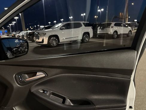 Used 2016 Ford Focus SE FWD image 27