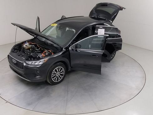 Certified 2025 Ford Escape SE w/ Class II Trailer Tow Package FWD image 53