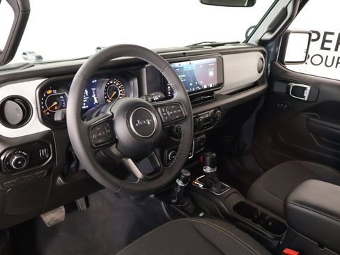 Used 2025 Jeep Wrangler Sport AWD/4WD image 2