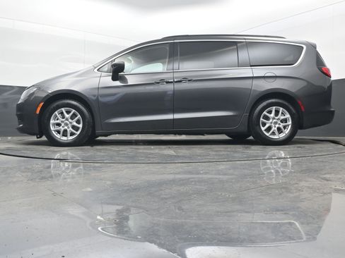 Used 2021 Chrysler Voyager Lxi image 30