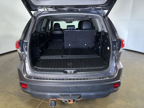 Used 2019 Toyota Highlander XLE AWD/4WD image 15