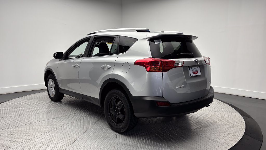 Used 2015 Toyota RAV4 LE AWD/4WD image 5