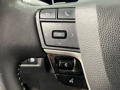 Used 2025 Toyota Camry SE image 39