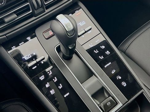 New 2026 Porsche Macan image 18