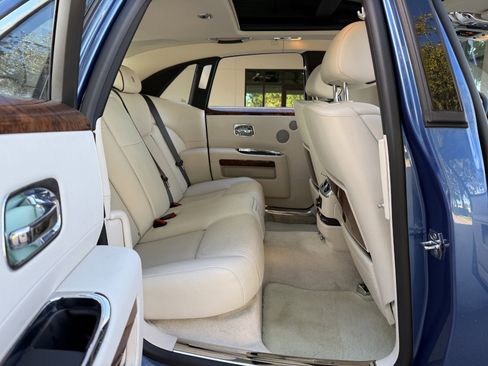 Used 2015 Rolls-Royce Ghost image 34